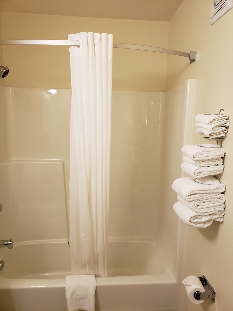 Suite, 1 King Bed, Non Smoking (Two-Room Suite) - Photo 8