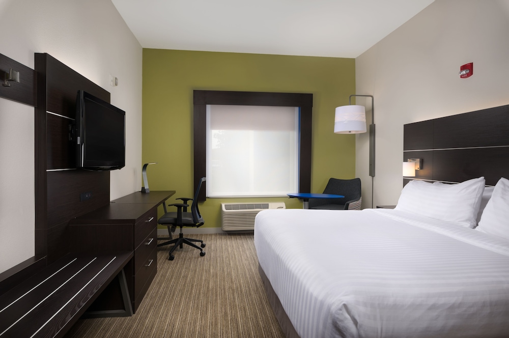 Standard Room, 1 King Bed, Mobility Accessible (Communications) - Photo 8