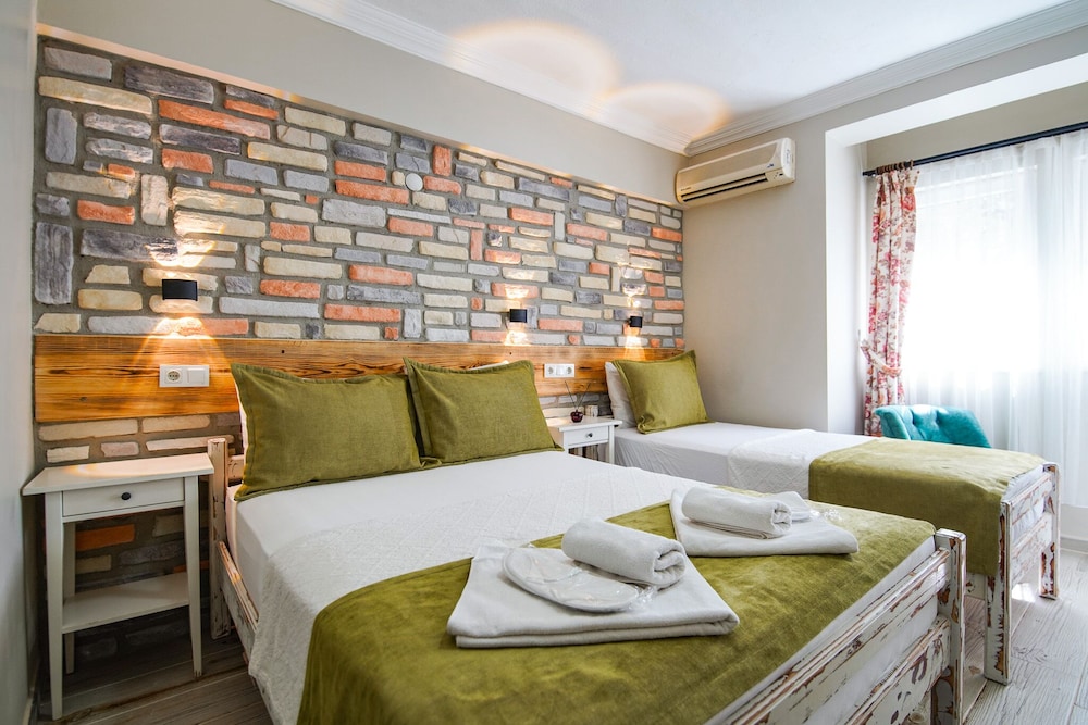 Standard Triple Room, Hill View photo 1