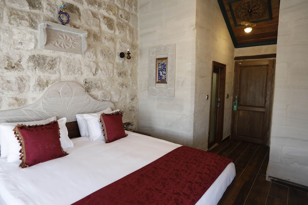 Superior Suite - Photo 5