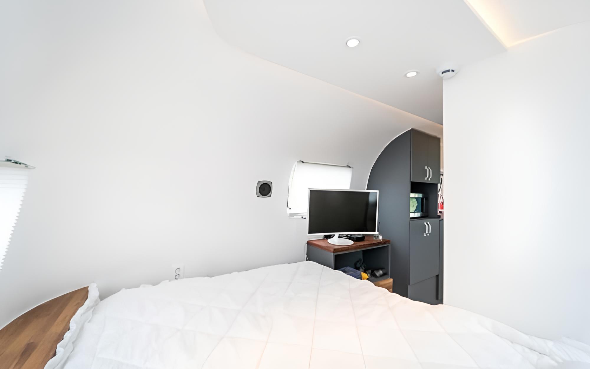 Room (Caravan a105)