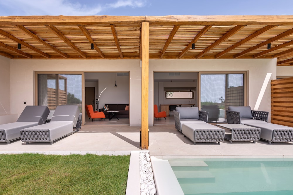 Grand Suite, Private Pool, Sea View photo 3