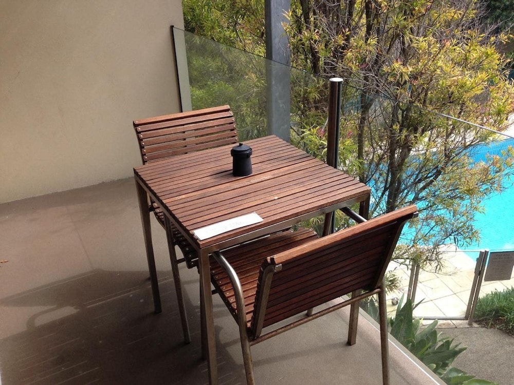 Poolside King Spa - Photo 7