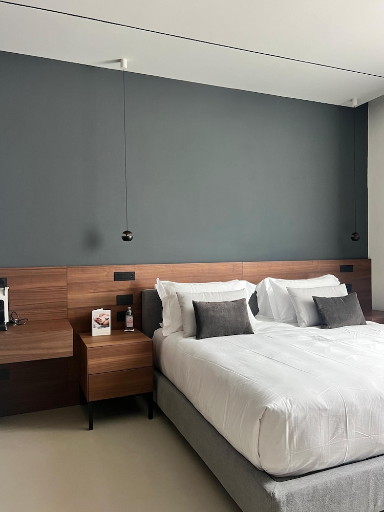 Deluxe Suite - Photo 9