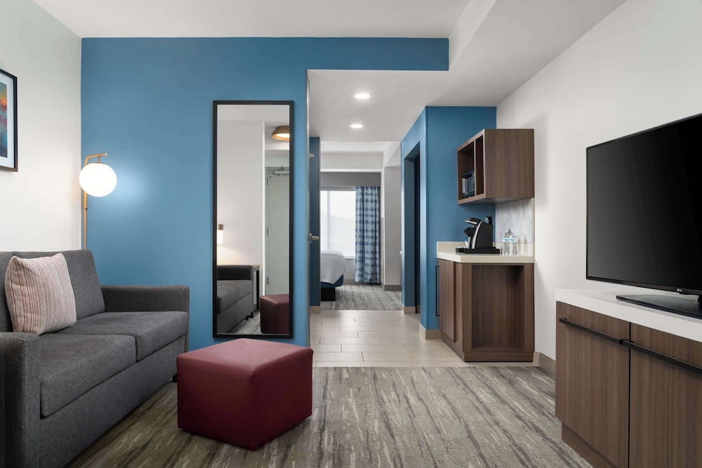 King Bed Jr Suite - Photo 3
