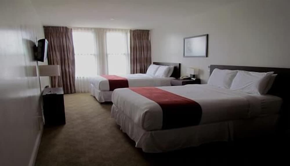 Standard Room, 2 Queen Beds photo 3