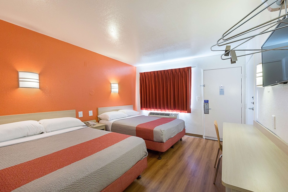 Standard Room, 2 Double Beds, Non Smoking photo 2