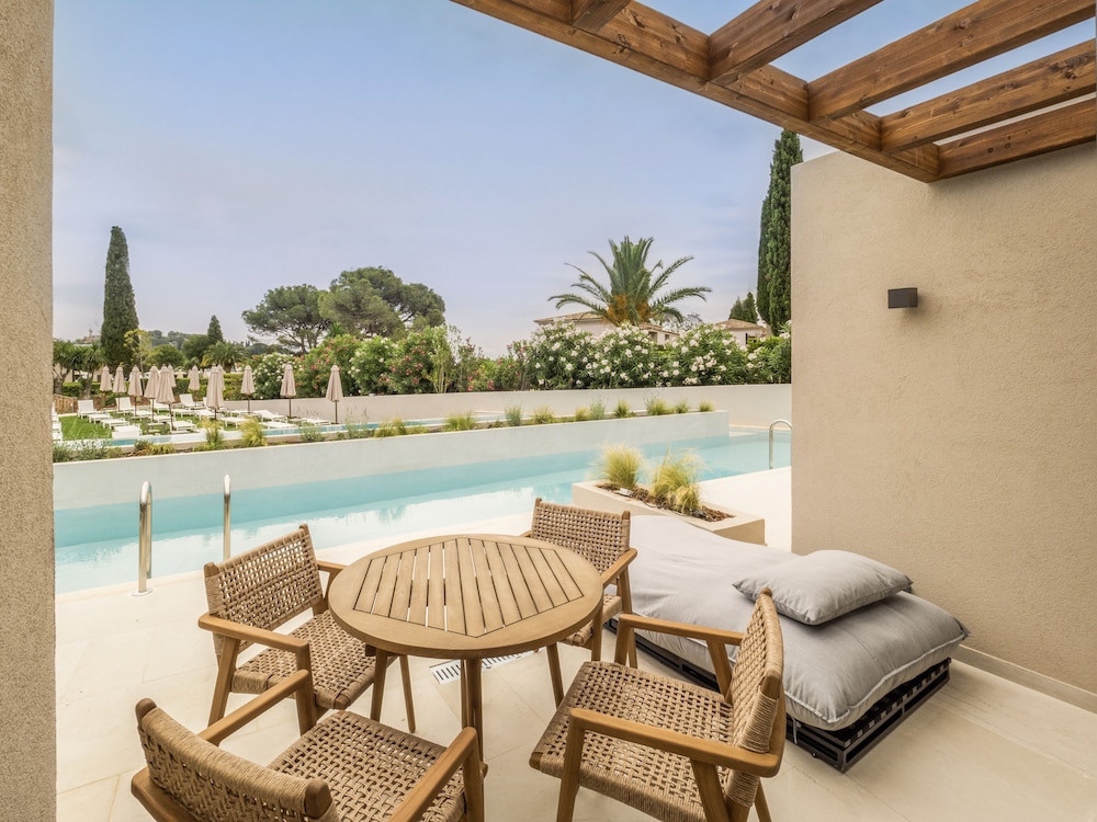 Double Room, Pool Access (Preferred Club, 2 adults + 2 children)