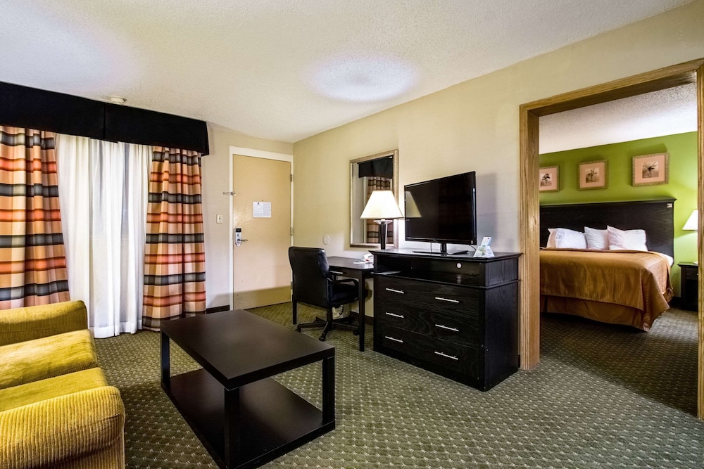 Suite, 2 Double Beds, Refrigerator & Microwave, Ground Floor - Photo 1