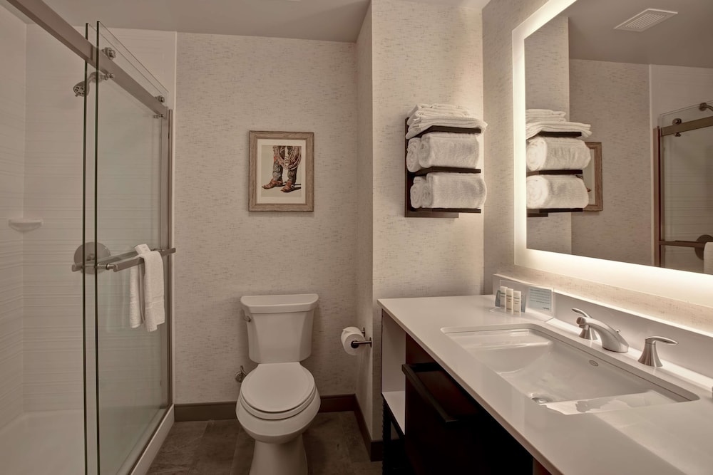Available room thumbnail 6