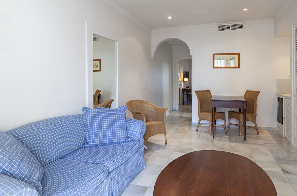 Family Room - Photo 2