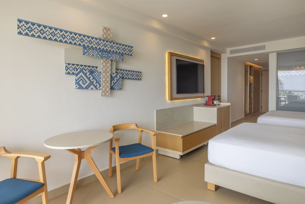 Two Bedroom Luxury Junior Suite Ocean View Diamond Club - Photo 6