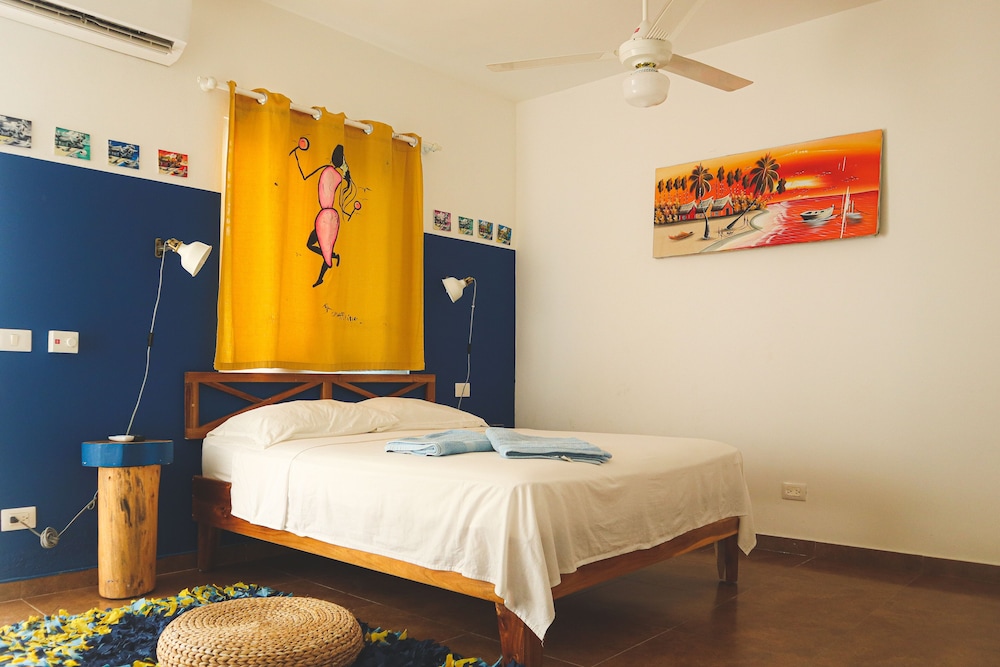Superior Double Room, 1 King Bed, Ensuite, Pool View photo 3