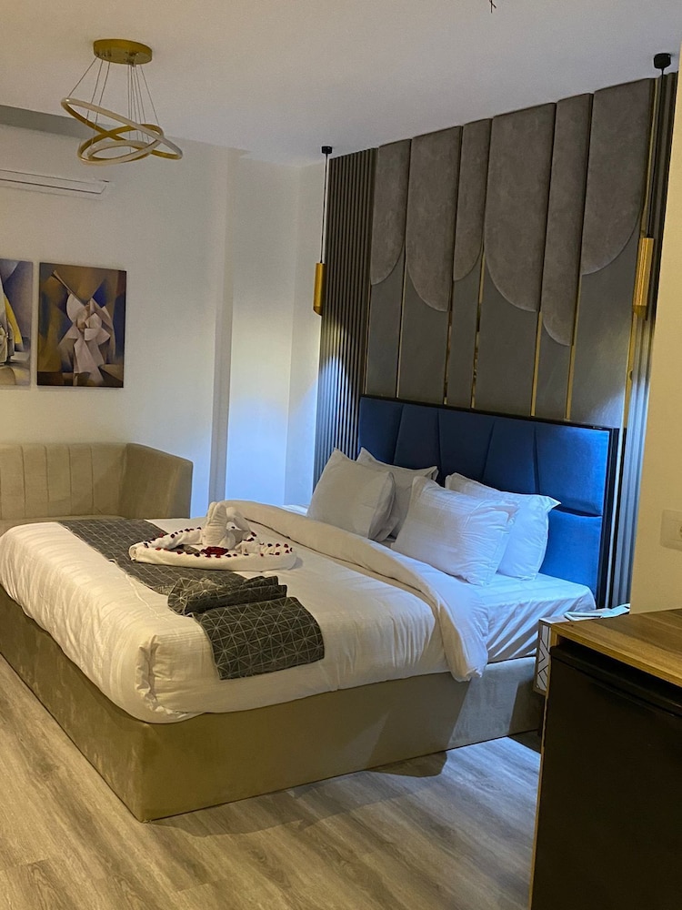 Superior Suite, 2 Bedrooms, 2 Bathrooms, City View