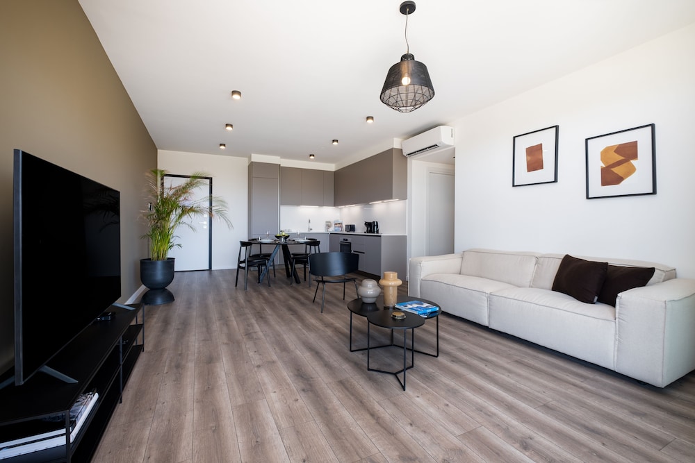 Basic Apartment photo 2
