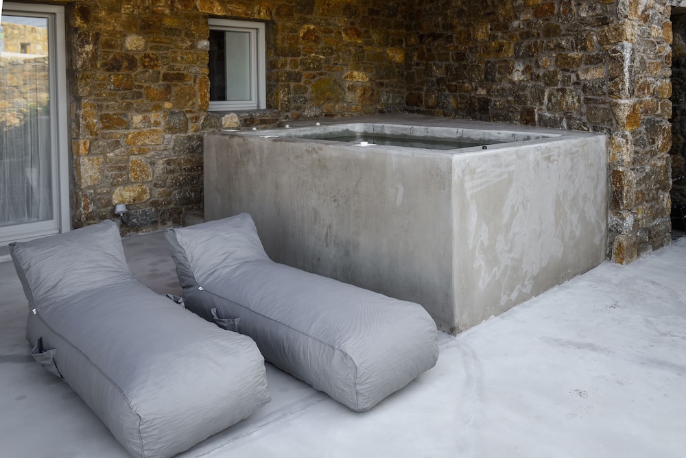 Deluxe Suite, Jetted Tub, Pool View - Photo 13