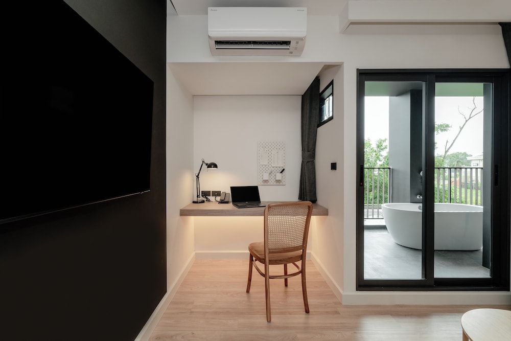 One Bedroom Suite Bathtub Double