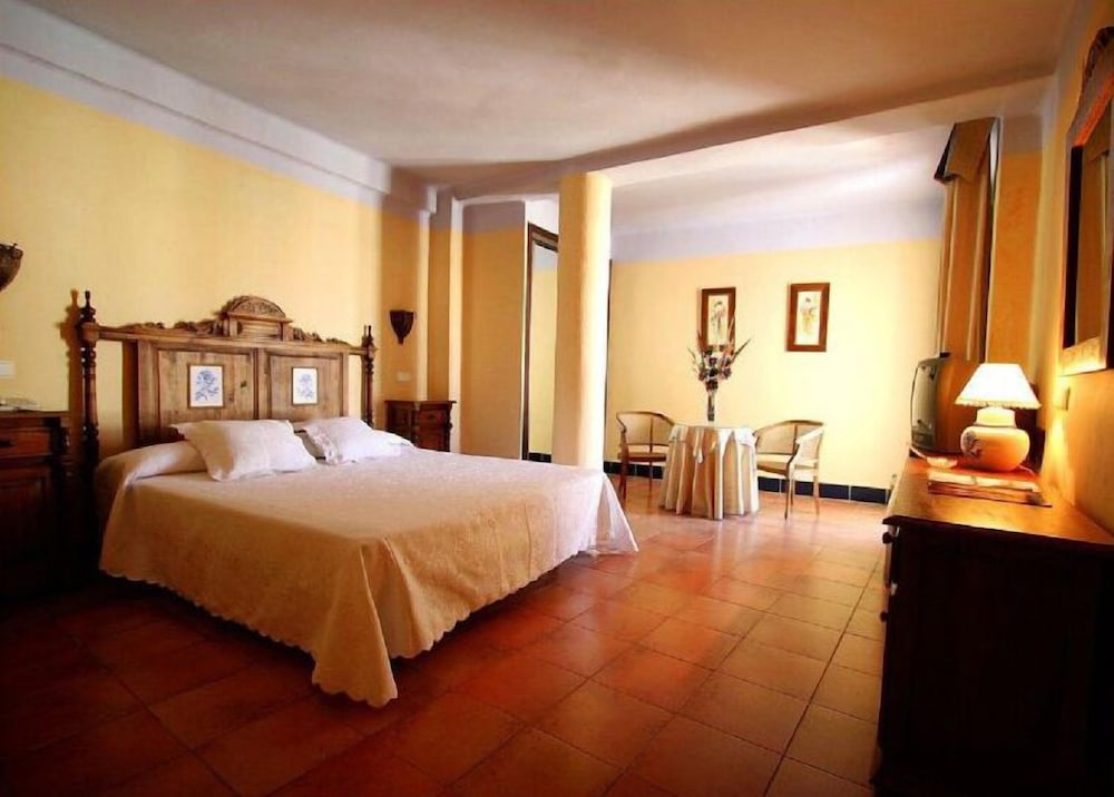Family Room (2 adults+1 child)
