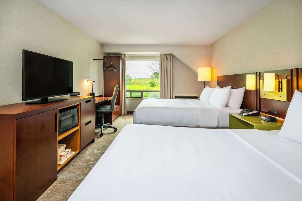 Room, 2 Queen Beds, Non Smoking photo 2