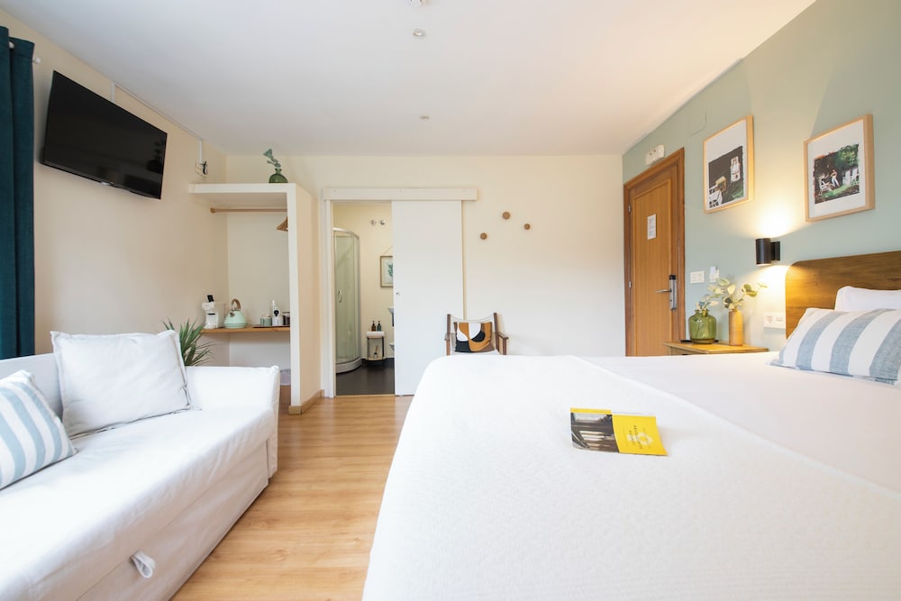 Classic Quadruple Room, Garden View photo 3