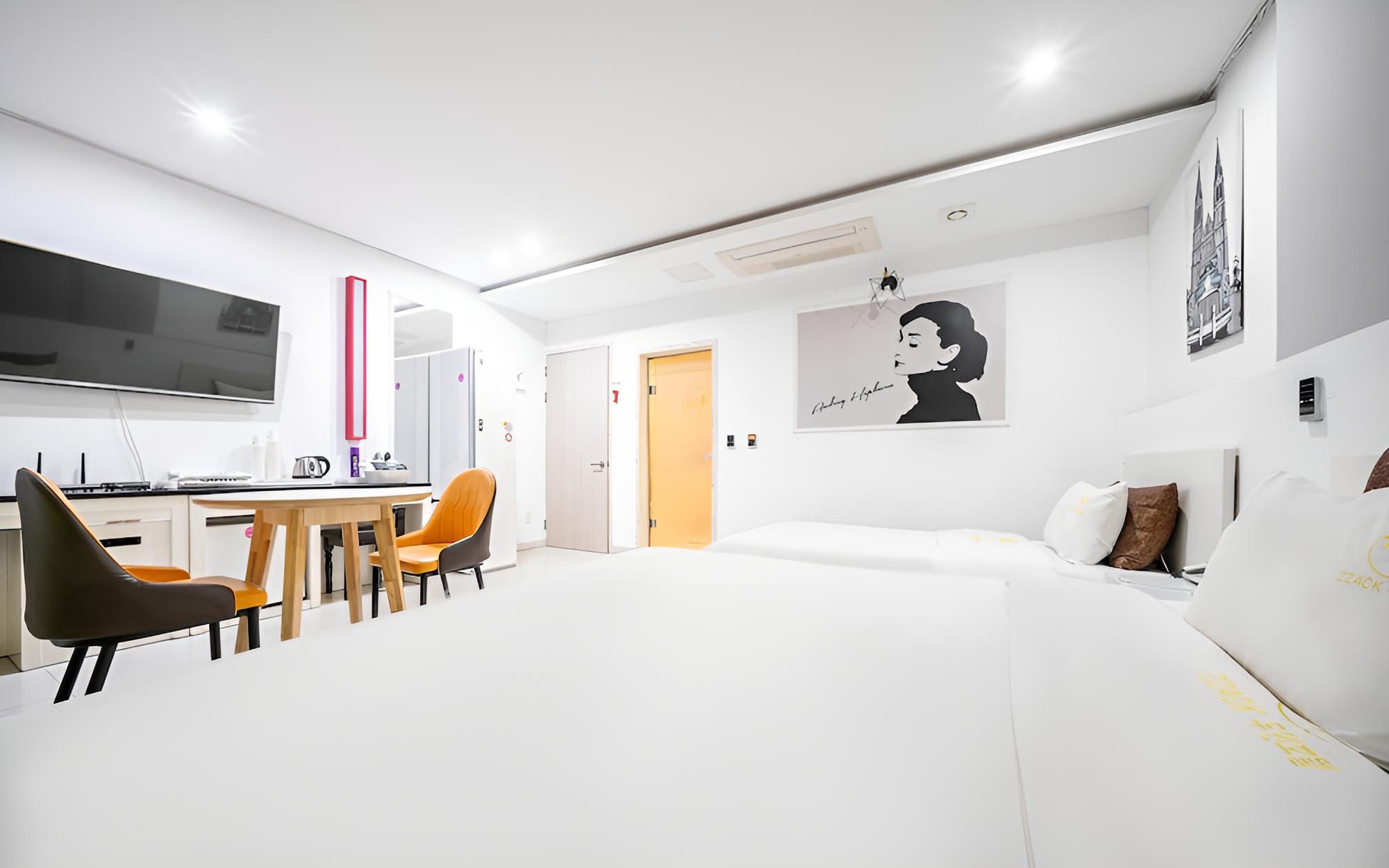 Room (Twin (with styler)) - Photo 5