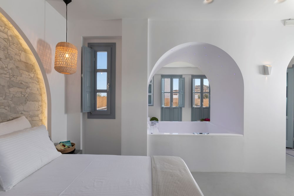 Deluxe Suite with Spa Bath