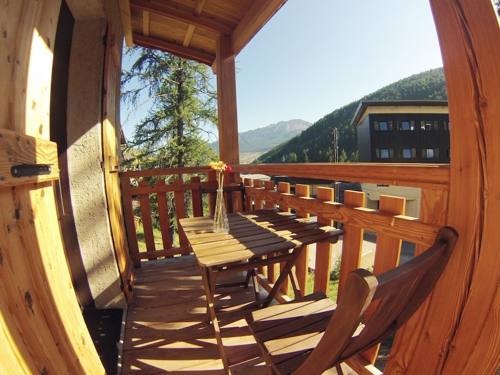 Family Chalet, Ensuite, Mountain View photo 2