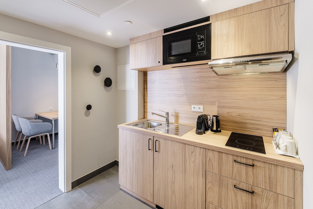 Suite, 2 Bedrooms - Photo 1