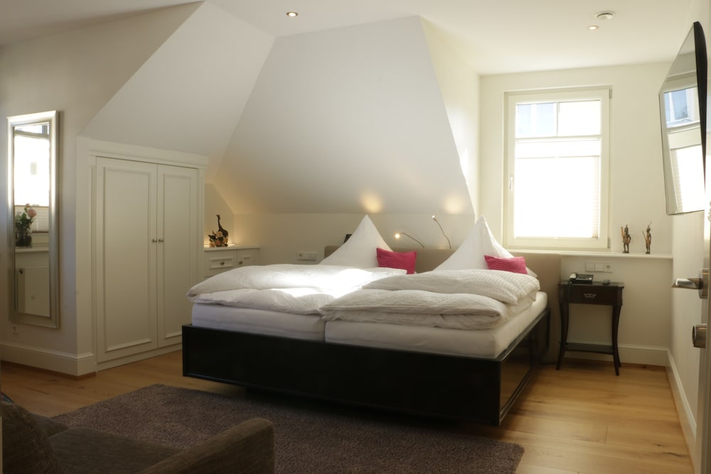 Business Studio, 1 King Bed with Sofa bed photo 2