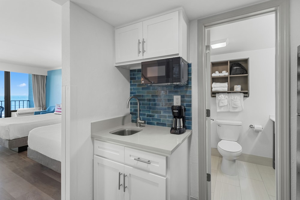 Schooner Oceanfront Deluxe Cabana Room - Photo 6