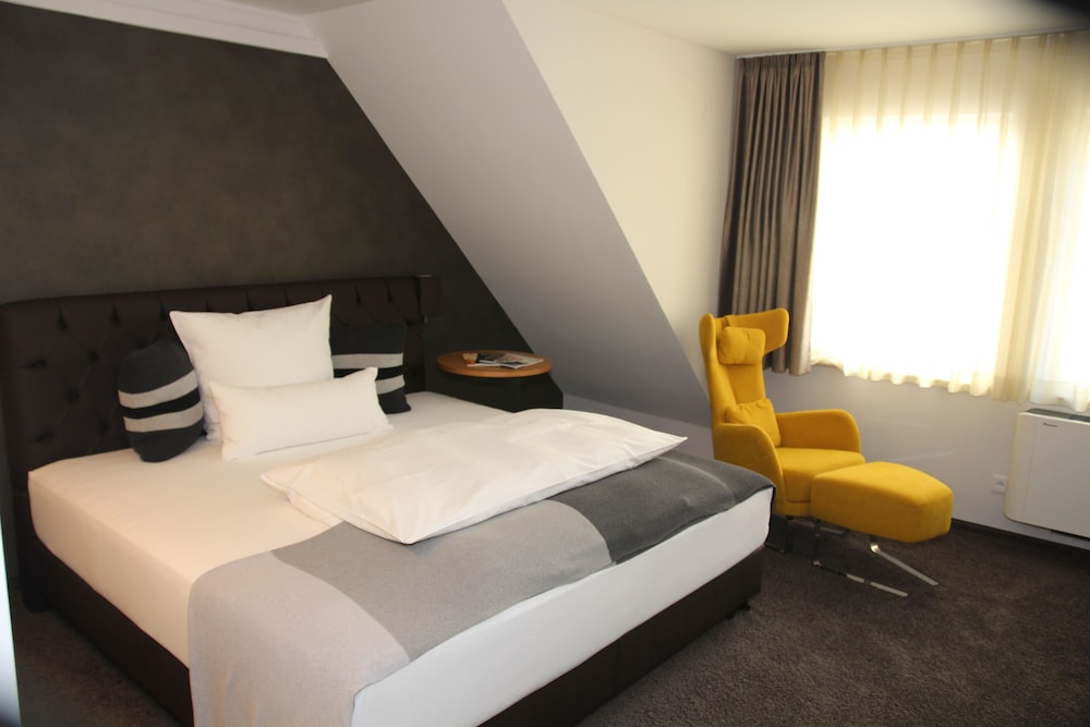 Suite, 1 King Bed with Sofa bed, Kitchenette photo 1