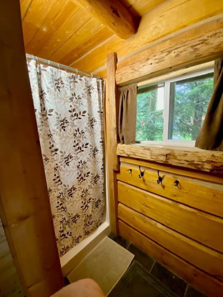Snoozin Moose Cabin photo 3