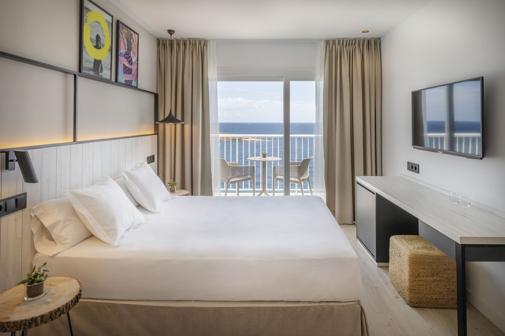 Standard Twin Room, Balcony 1