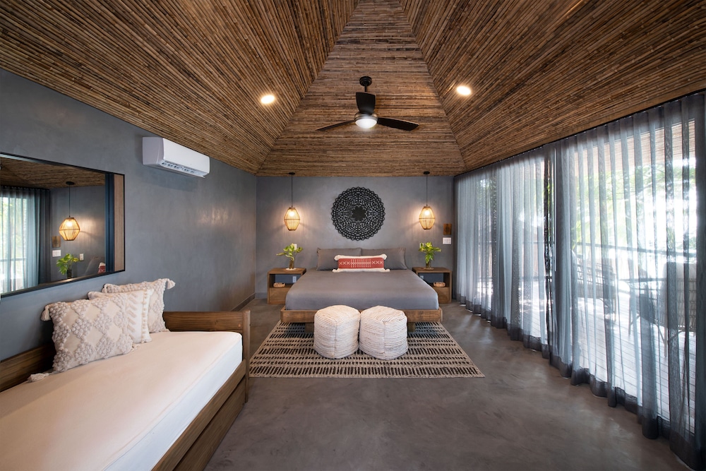 Luxury Room, 1 Bedroom, Terrace, Partial Ocean View
