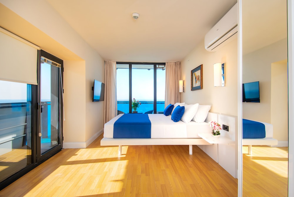 Junior Suite, 2 Bedrooms, Sea View, Beachside