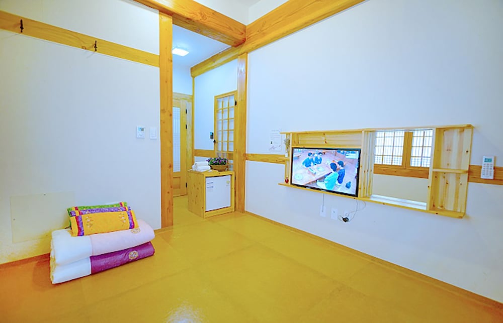 Room (2 persons)