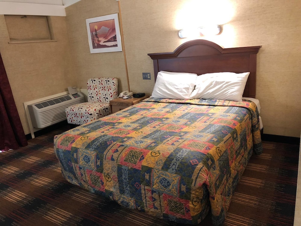 Standard Room, 1 Queen Bed, Non Smoking - Photo 1