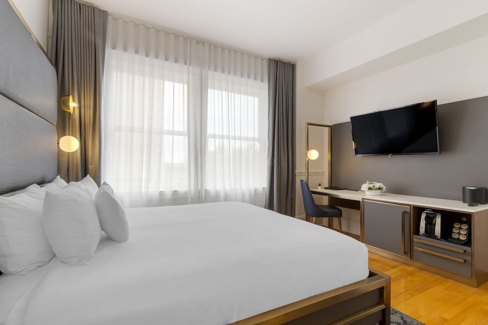 Executive Room, 1 King Bed, Accessible photo 1