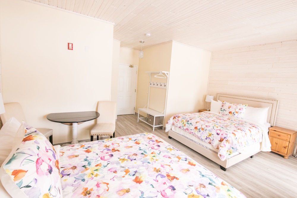 Superior Room, 2 Queen Beds, Patio photo 3