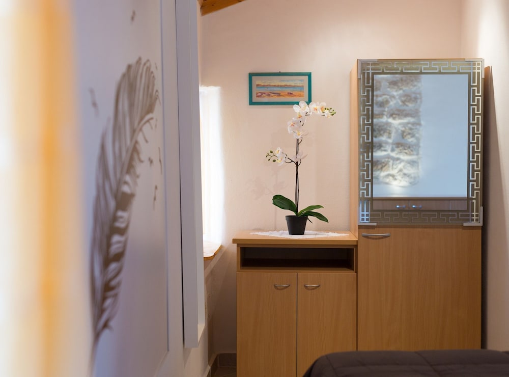 Studio (Standard Studio Apartment)