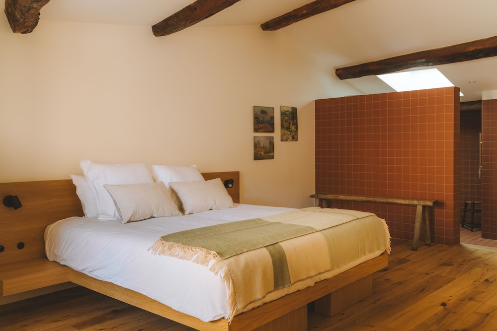 Deluxe Triple Room, City View