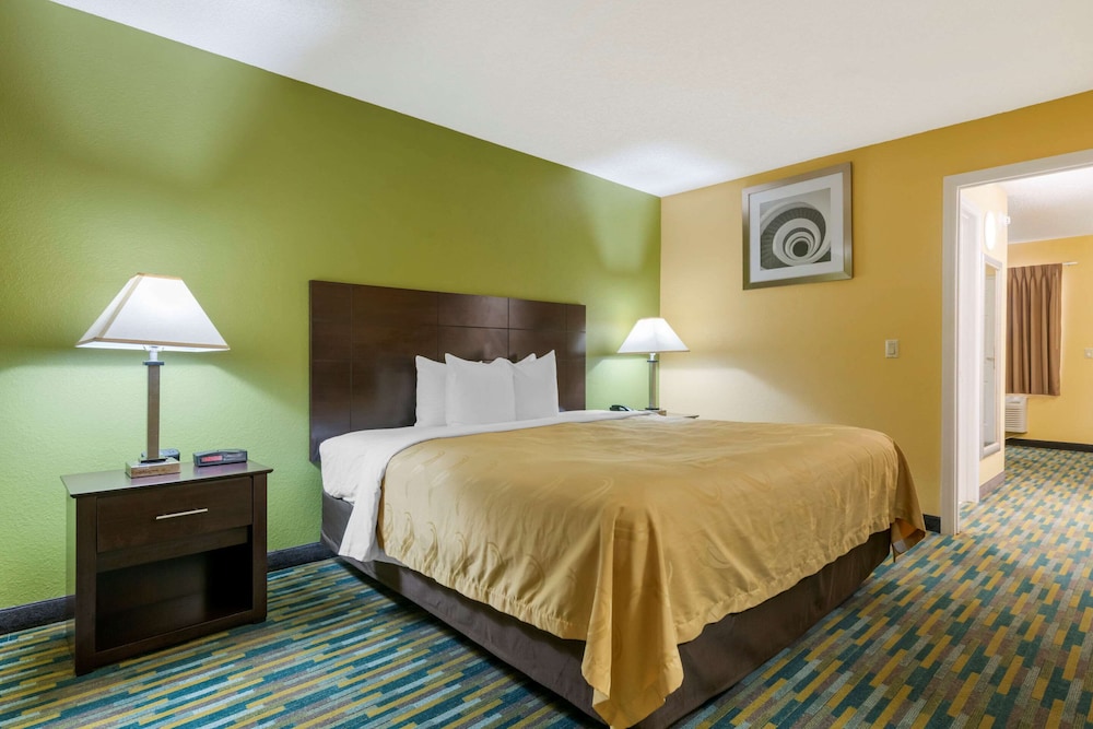 1 King Bed, Suite, Nonsmoking - Photo 3