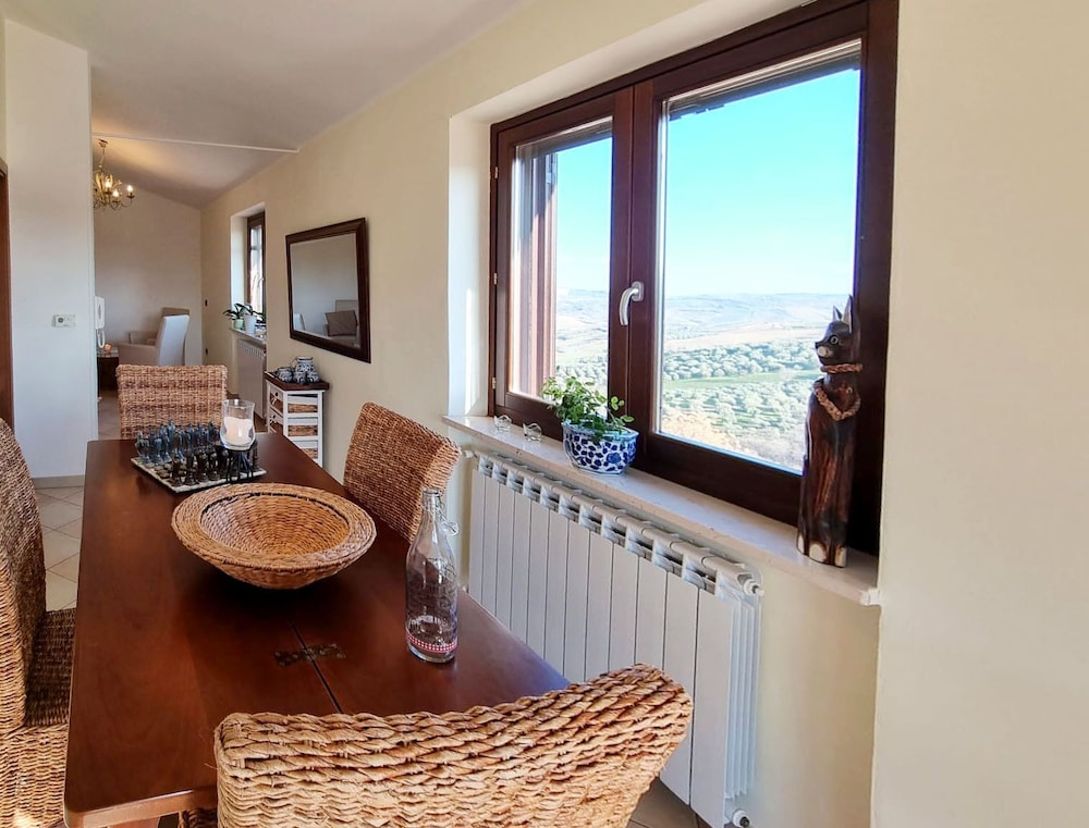 House, 4 Bedrooms, Accessible, Smoking photo 3