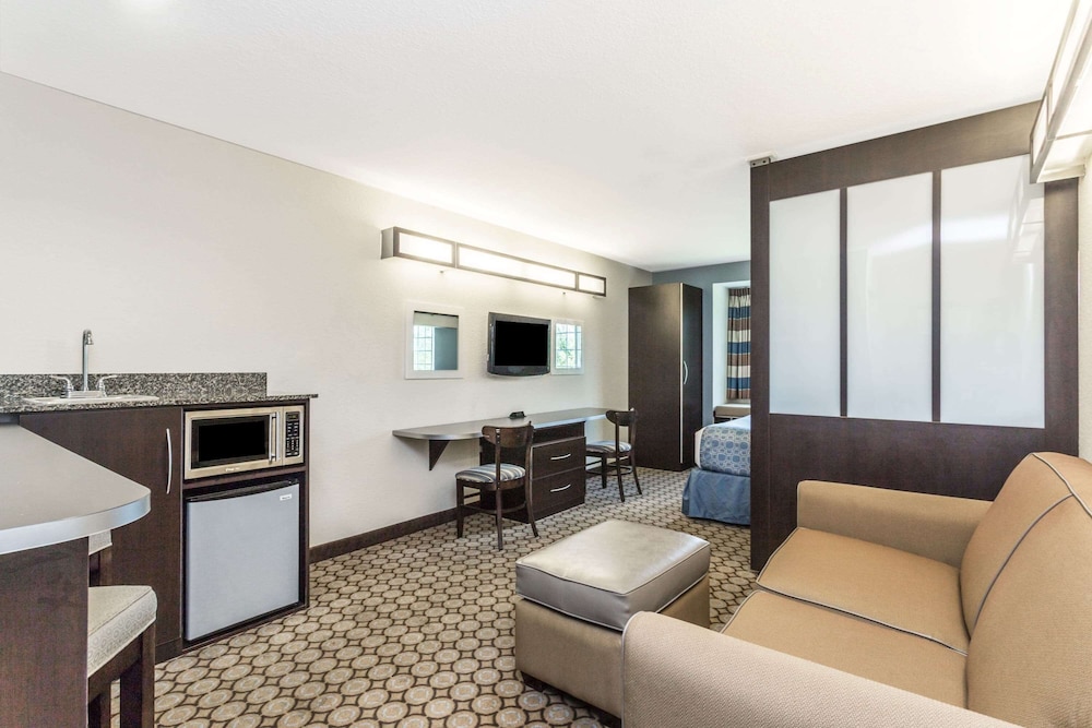 Suite, Accessible - Photo 1
