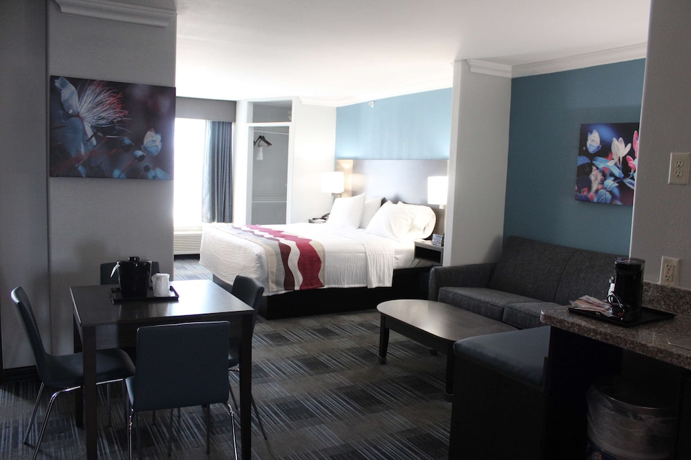 Suite, Multiple Beds - Photo 1