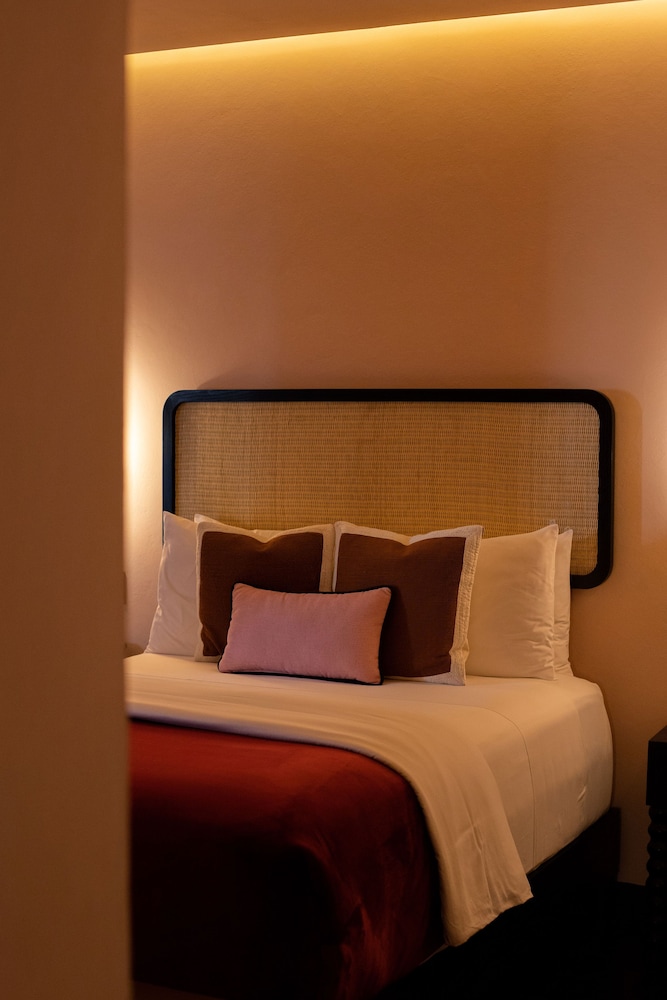 Design Single Room, 1 Queen Bed - Photo 1