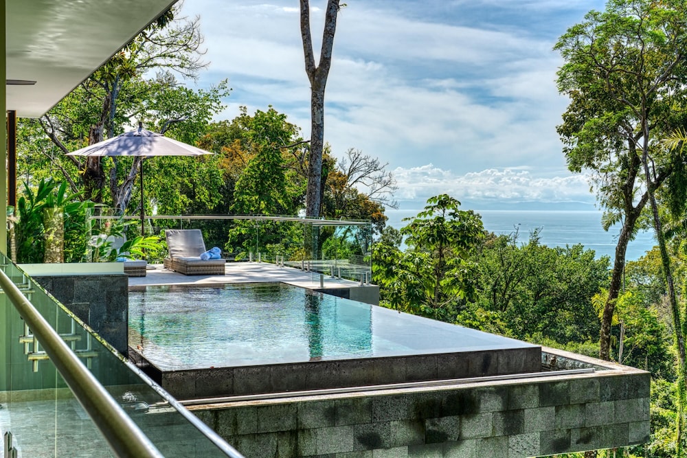 Villa photo 2
