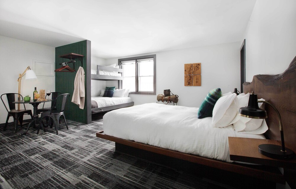 Family Room, Multiple Beds, Garden View photo 3