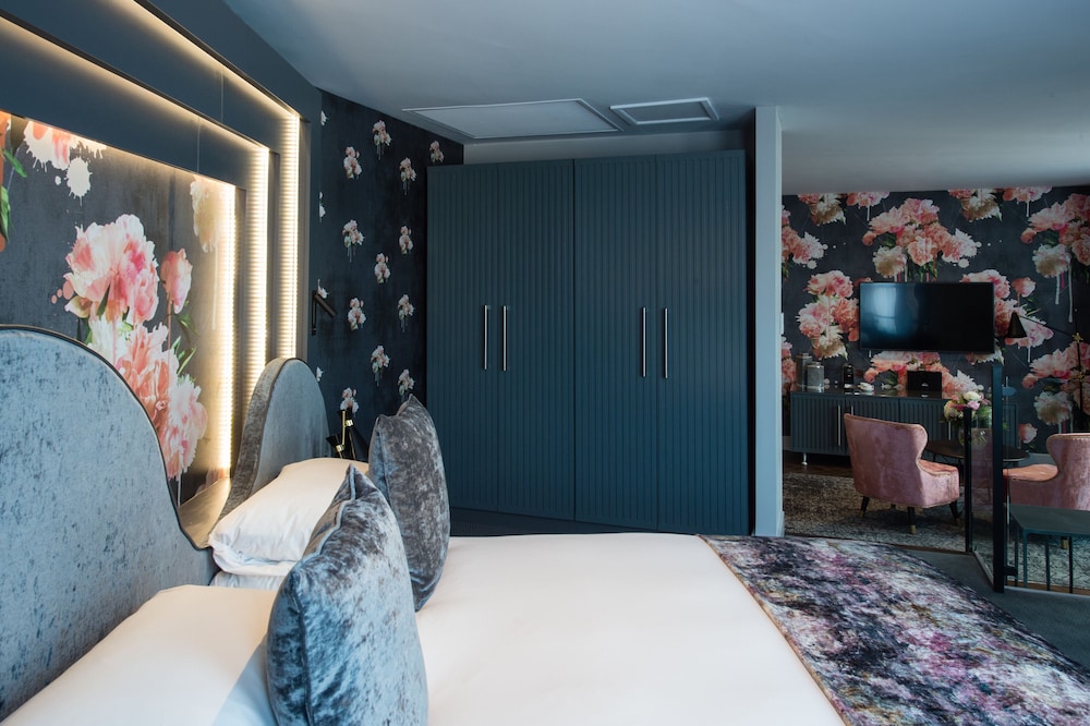 Suite - Photo 5