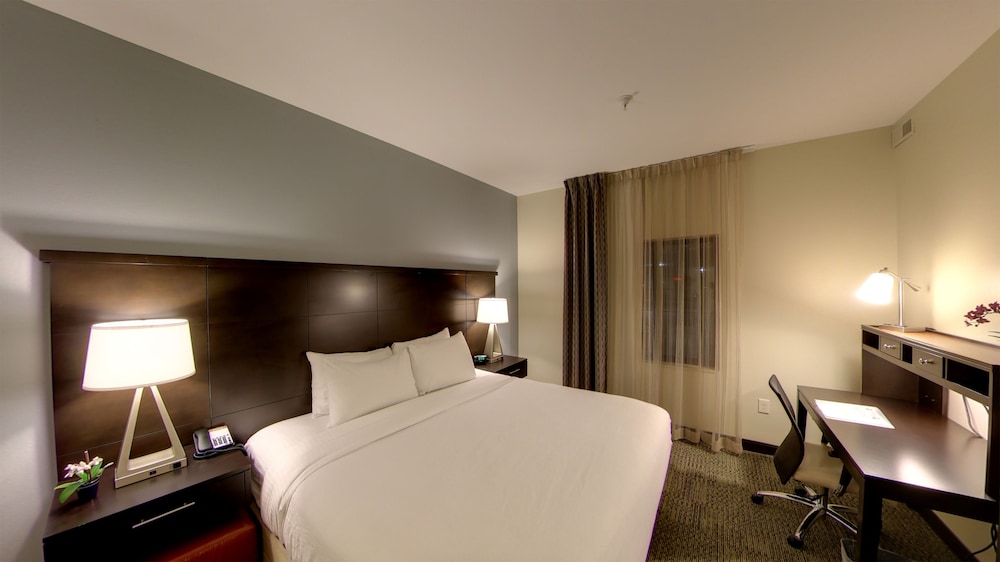 Studio Suite, 1 Queen Bed (Mobility, Bathtub) photo 2